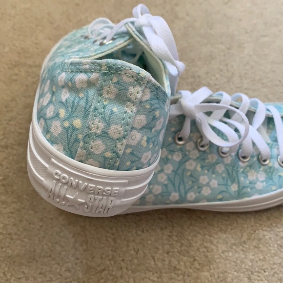 Converse Sneaker - Picture 6 of 10